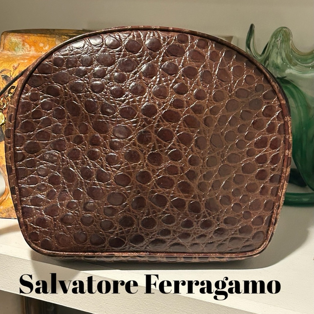 Salvatore Ferragamo Vara Embossed Leather Crossbody Bag SHG-23593 ❤️Free Gifts❤️